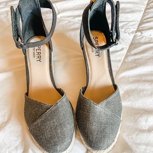 Adorable black and grey Sperry wedges! Size 8.